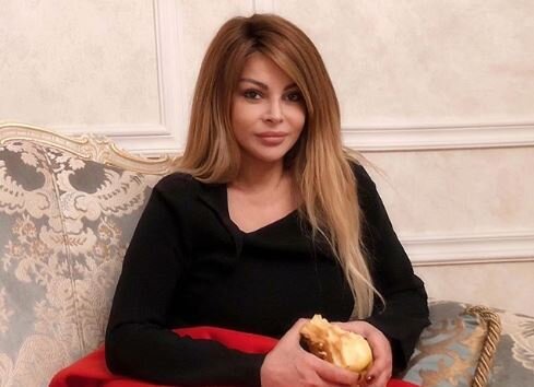 Aygün Kazımova da evindən görüntülərini yaydı - FOTO