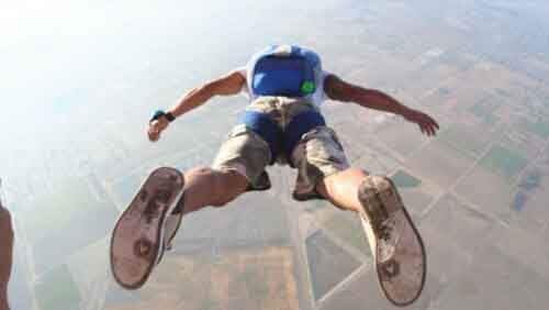 Təyyarədən tullanan 