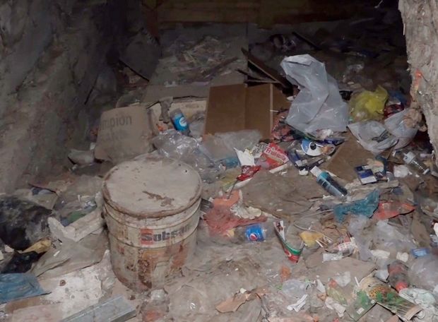 Bakıda zibil dolu zirzəmi xəstəlik mənbəyinə çevrilib - VİDEO