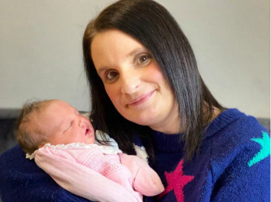 Britaniyada 45 yaşlı qadın 22-ci uşağını dünyaya gətirdi – FOTO