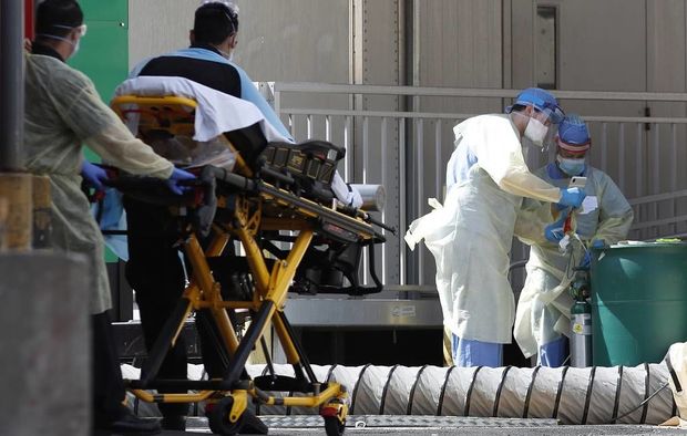 В США за сутки умерло рекордное число зараженных коронавирусом