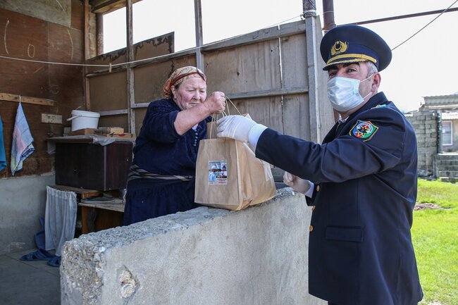 SOCAR -ın təhlükəsizlik işçiləri 200 ailəyə sosial yardım edir - VİDEO