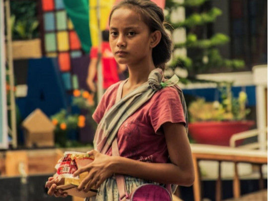 Dilənçi qız təsadüf nəticəsində milyonçu oldu – FOTO