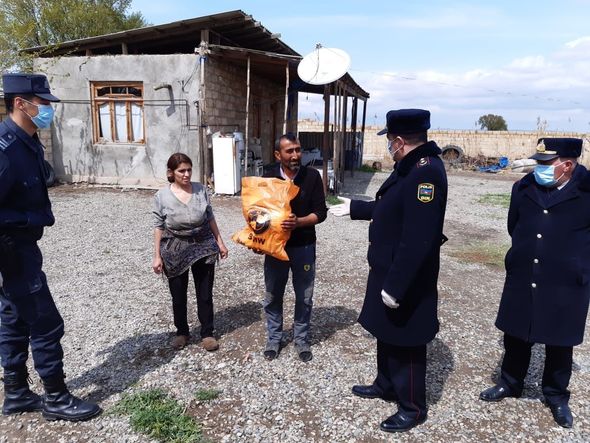 Samuxda polis əməkdaşları “Evdə qal” devizi altında aksiya keçirib - FOTO
