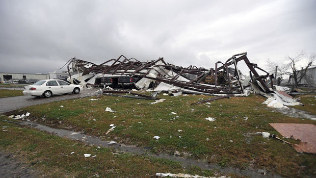 ABŞ-da güclü qasırğa: Onlarla ev dağıldı - VİDEO