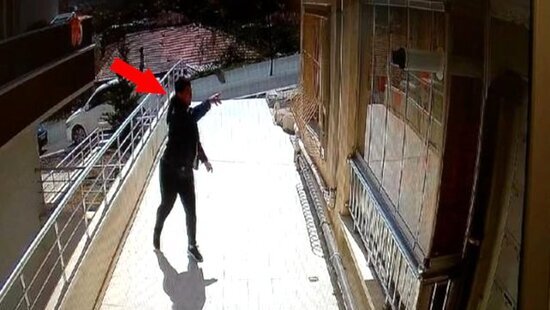 18 yaşlı qız keçmiş sevgilisinin anasını bıçaqladı -TƏFƏRRÜAT