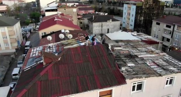 Gənclər qadağaya görə dama çıxdılar, polis dronla xəbərdarlıq etdi - VİDEO