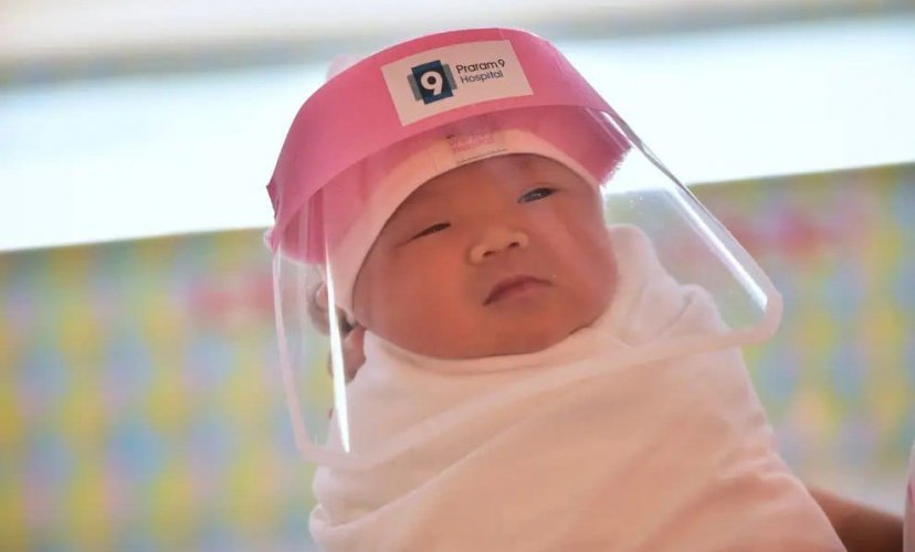 Tailanda yeni doğulan körpələrə qoruyucu lövhə taxıldı – GÜNÜN FOTOSU