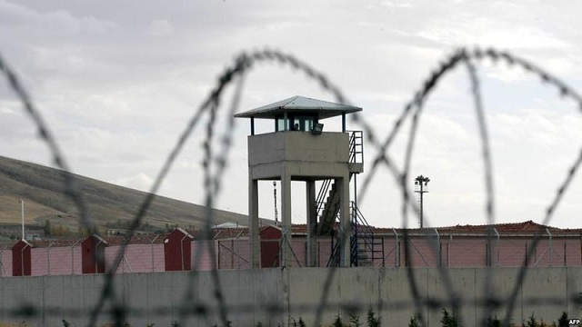 Parlament 90 min məhbusun müvəqqəti azadlığa buraxılması ilə bağlı QƏRAR verdi