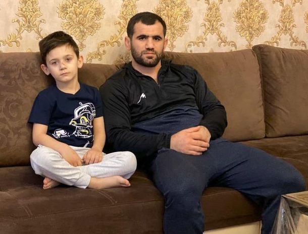 Джабраил Гасанов: Дома учу сына заниматься борьбой