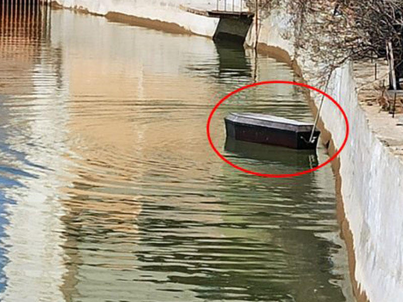 Çayda tabutlar üzür - Türkiyədə qorxulu görüntülər - VİDEO - FOTO