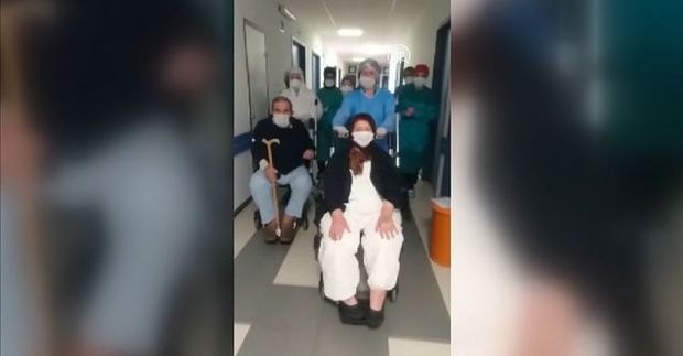 Yaşlı ər-arvad koronavirusa qalib gəldi - VİDEO