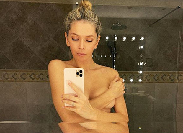 Rusiyanın pop ulduzu çılpaq pozlar verdi - FOTO