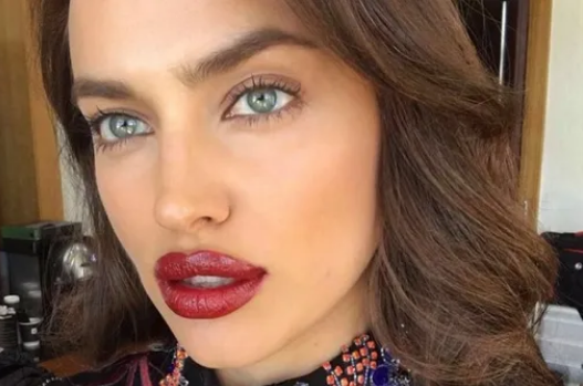 İrina Şeyk 14 yaşında göbəyiaçıq çəkdirdiyi FOTOSUYLA ŞOK ETDİ