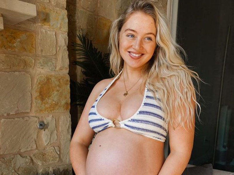 Məşhur model evdə uşaq dünyaya gətirdi - FOTO