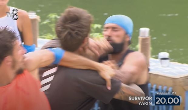 “Kobra” Pərviz getdi, “Survivor”da gərginlik pik həddə çatdı: İştirakçılar arasında əlbəyaxa dava - VİDEO