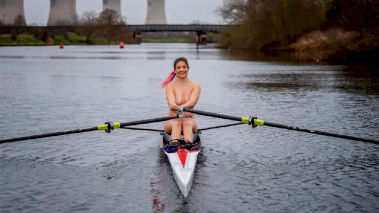 Həkimlərə dəstək üçün qayıqla çılpaq səyahətə çıxdı - Fotolar