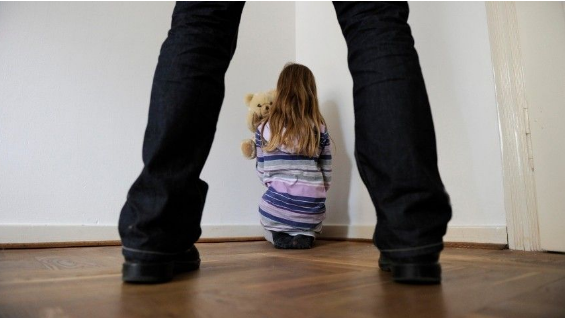 Ata 10 yaşlı qızına təcavüz etdi