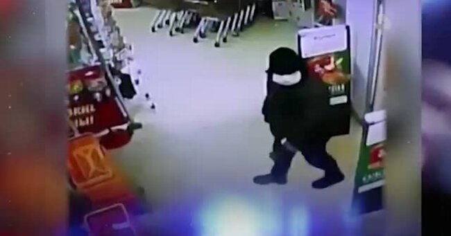 Tibbi maskalı şəxs marketdə bankomatı PARTLATDI - ANBAAN VİDEO