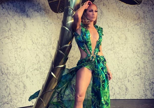 Cennifer Lopez hovuzda yarıçılpaq fotosunu paylaşıb təbiəti qorumağa səslədi - FOTO