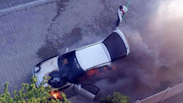 Açarı çevirməsi ilə avtomobili alovlara büründü - VİDEO