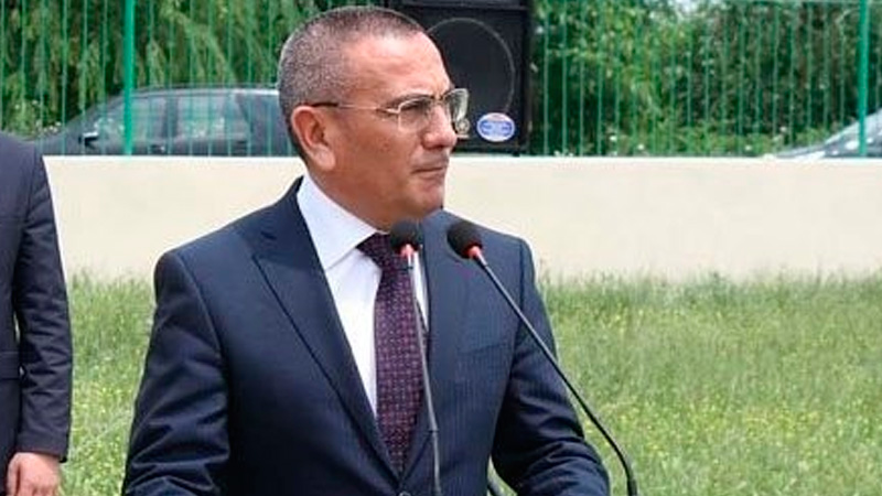 Şəmkirin icra başçısı iş adamını məhkəməyə verdi