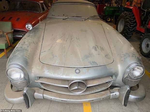 Qarajda toz basmış avtomobil bir milyon dollara satışa çıxarıldı - FOTO