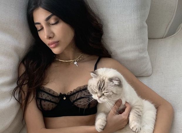 Amerikada yaşayan azərbaycanlı model yataqda və cakuzidə görüntülərini paylaşdı - FOTO
