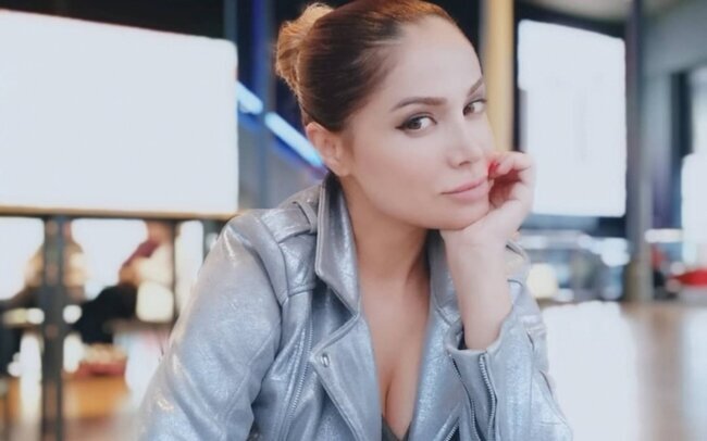 Nigarın dərin sinə dekoltesi izləyicilərin ağlını başından aldı - FOTO