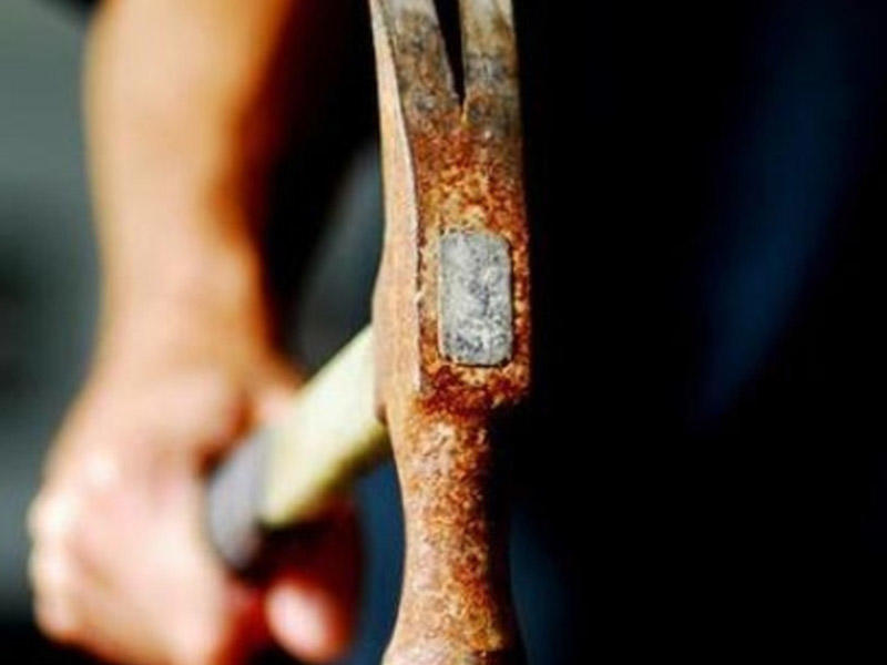 Gecə gizli evə girdi, kürəkənini qızı ilə yatdığı yerdə amansızlıqla öldürdü - TƏFƏRRÜAT