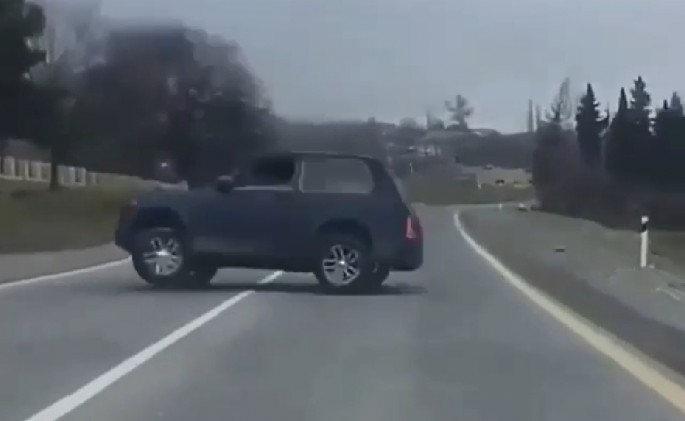 Təhlükəli manevrlər edən 