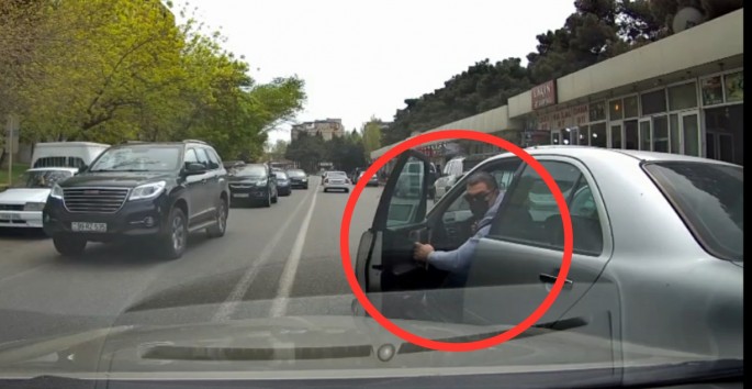 Həm qayda pozur, həm də qapını açıb qışqırır- 99 DS 340 - VİDEO