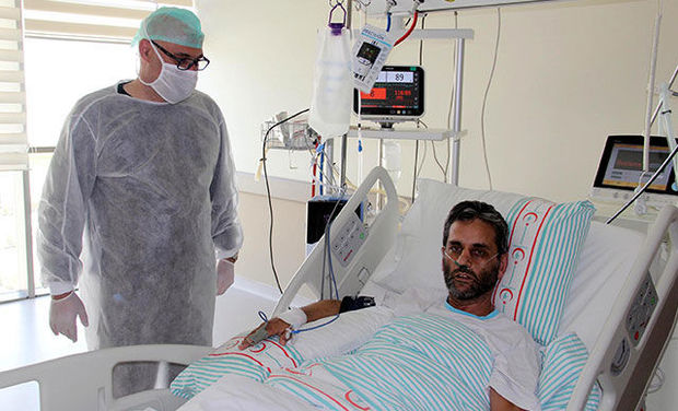 Koronavirusa qalib gələn həkim qan plazması ilə xəstəsini də sağaltdı