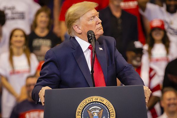 Tramp bir aydan sonra Ağ Evi tərk etmək qərarına gəldi