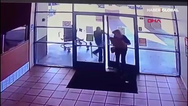 Yaşlı qadını dəmir dəyənəklə vurub, pizzasını oğurladı - VİDEO