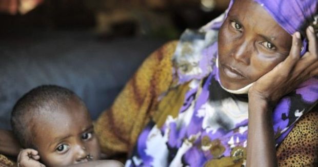 В Кении женщина варила камни, спасая детей от голода