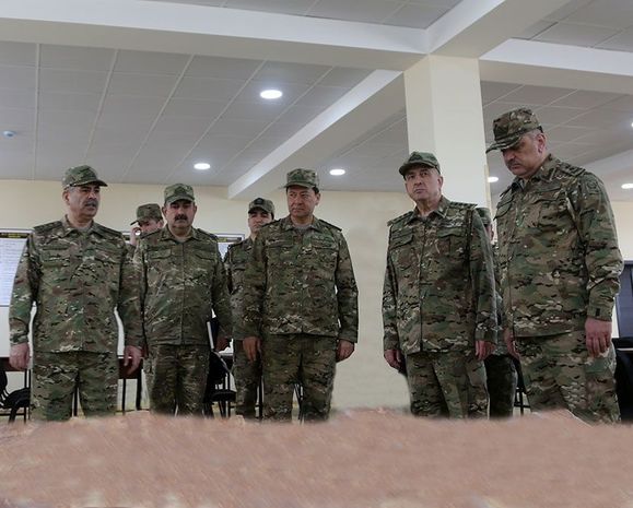 Руководство Минобороны ознакомилось со строительством воинской части в прифронтовой зоне - ВИДЕО