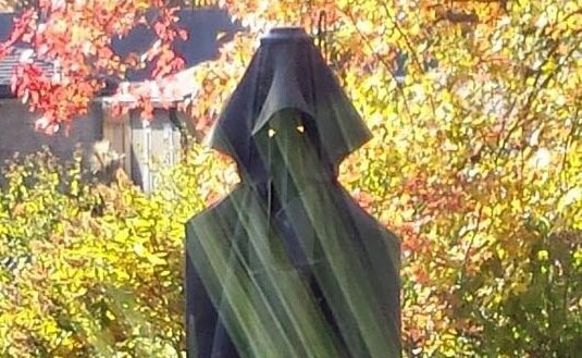 Dünyanın hər yerindən olan insanlar öz evlərində 