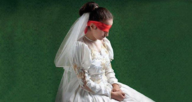 Замуж в 14 лет: В Баку мужчина выгнал из дома несовершеннолетнюю жену