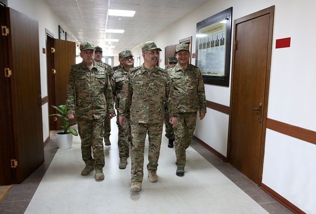 Руководство Минобороны Азербайджана посещает воинские части в прифронтовой зоне - ВИДЕО