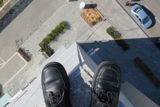 В Сумгайыте мужчина выбросился с 7-го этажа