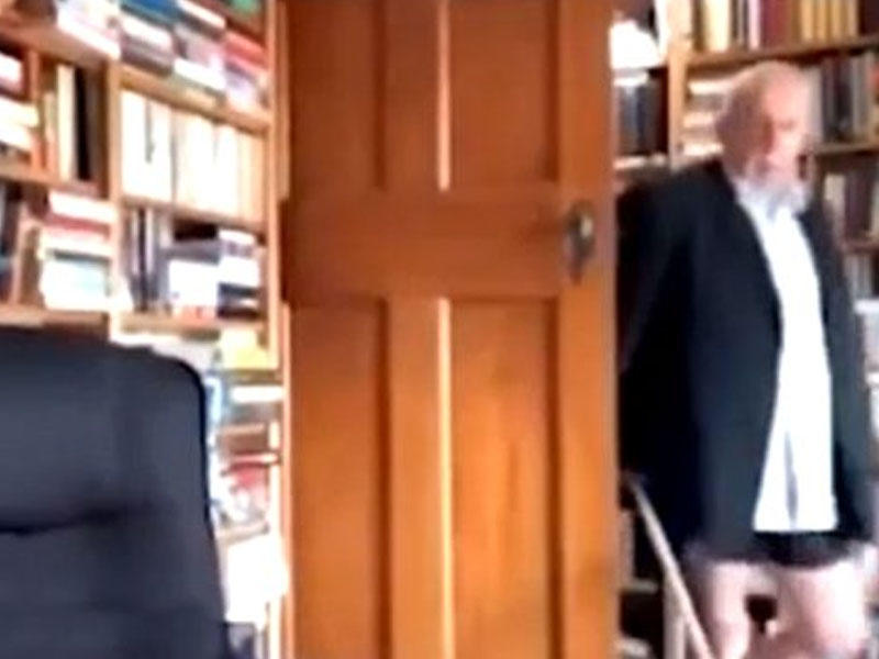 Kameranın açıq olduğunu unudan bələdiyyə sədri biabır oldu - VİDEO