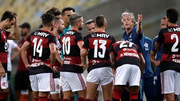 Məşhur futbol klubunda 38 nəfər koronavirusa yoluxdu