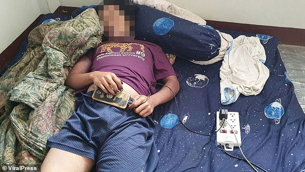 Şarj cihazına qoşulmuş telefonda oyun faciə ilə yekunlaşdı - FOTO