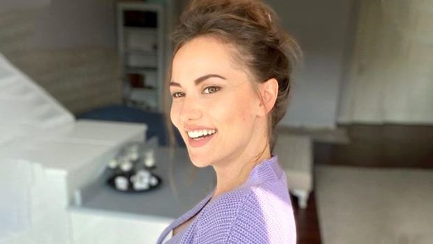 Fahriye Evcen gülərək verdiyi pozlarla “İnstagram”ı silkələdi - FOTO