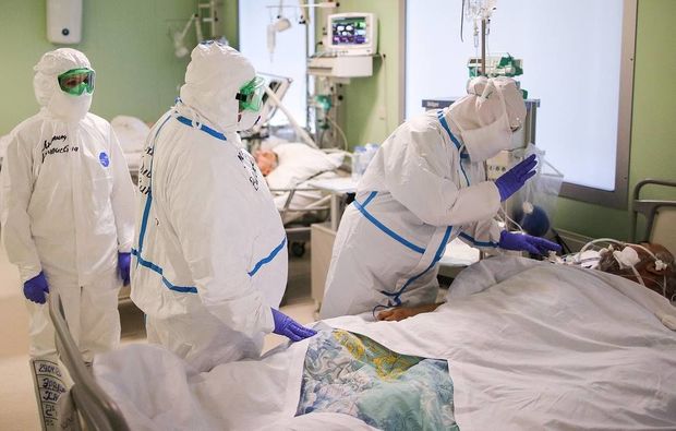 Число заразившихся коронавирусом в России за сутки возросло на 10 699