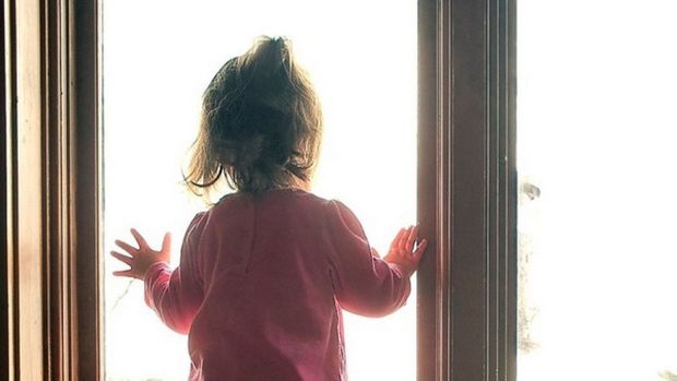 Səkkizinci mərtəbədən yıxılan azyaşlı sağ qaldı