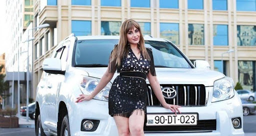 50 minlik maşın sürən vayner xanım 190 manat yardım aldı — FOTO