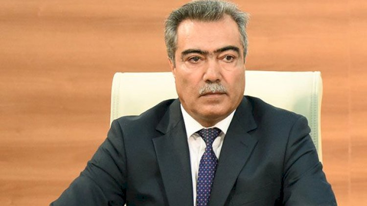 Vüqar Səfərli jurnalistlərin binasından aşığa ev verib