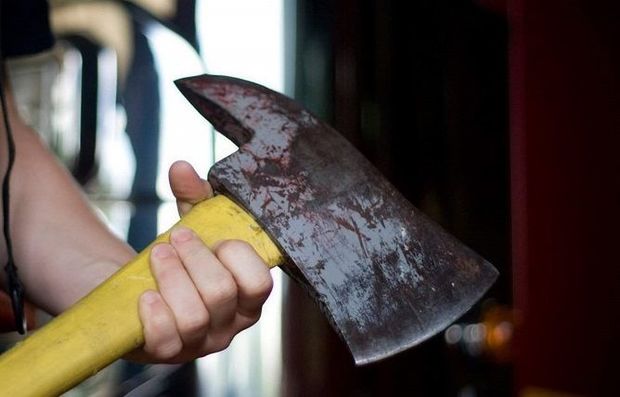 В Ширване дочь зарубила топором спящего отца